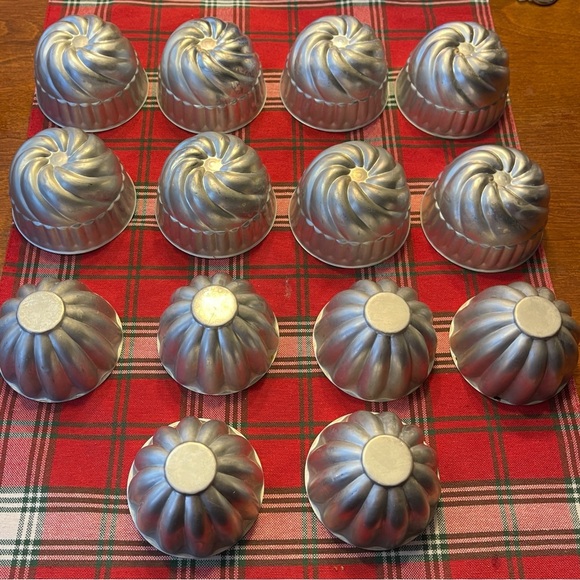 Other - Vtg Aluminum Mini Cake Jello Molds 14 Pcs Swirl-8 Fluted-6 Bundt Tart Bakeware